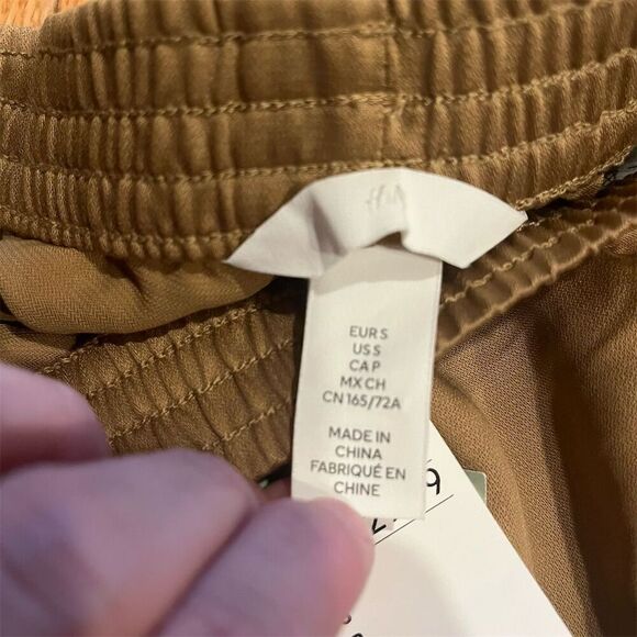 H&M Women's Mid-Rise brown Chino Shorts Size S Casual Summer - Picture 3 of 7